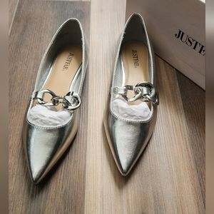 Silver flat shoes in size 6